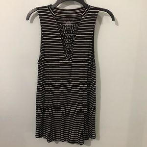 AEO | Black & White Tank Top 🤍🖤